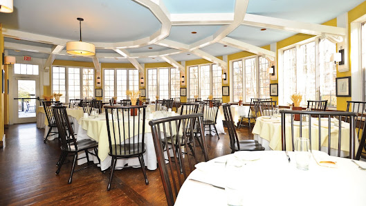 Seasons Restaurant & Tap Room interior