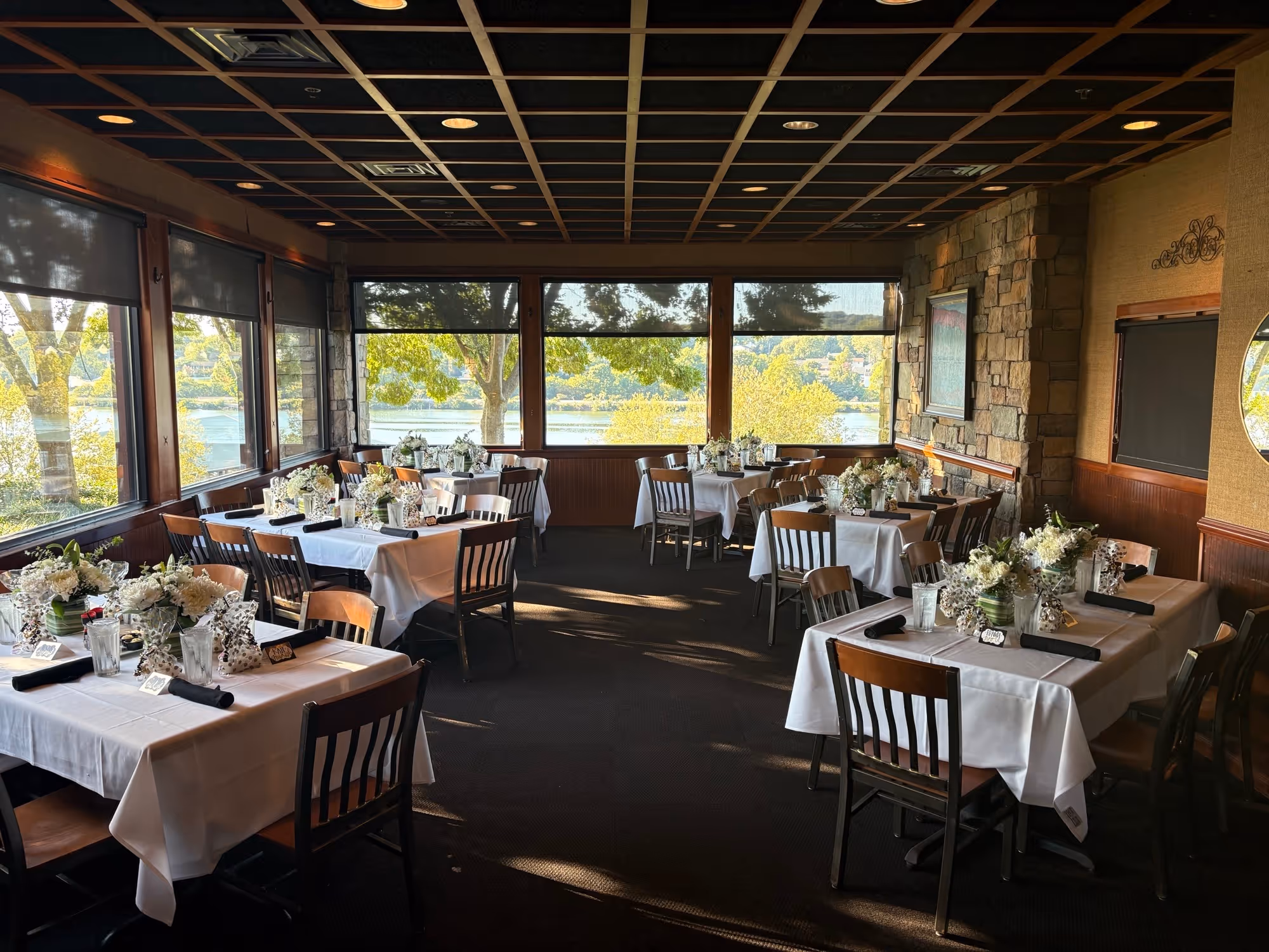 Photo of Lakeside Tavern